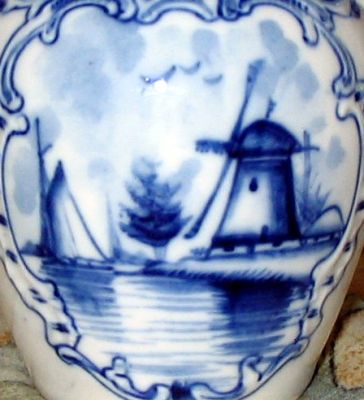 Delft-Motiv: Mühle und Segler