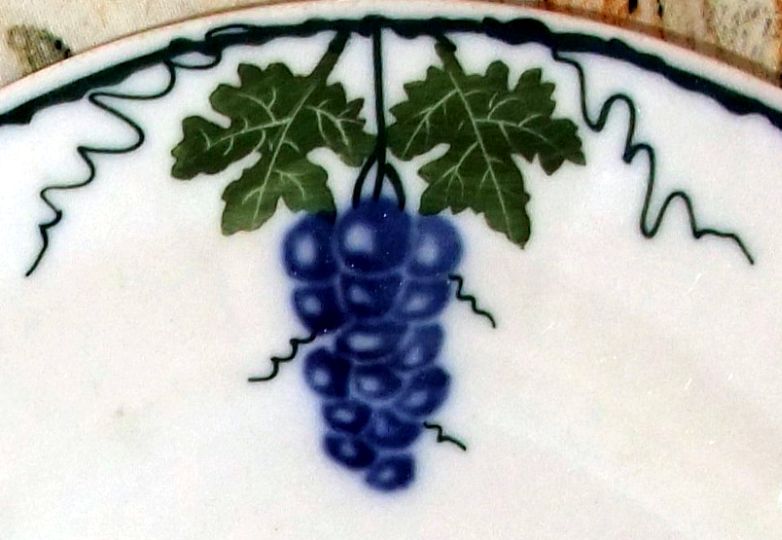 Weinranke, handgemalt, grün mit 2 Blättern und blauen Traubenfruchtstand